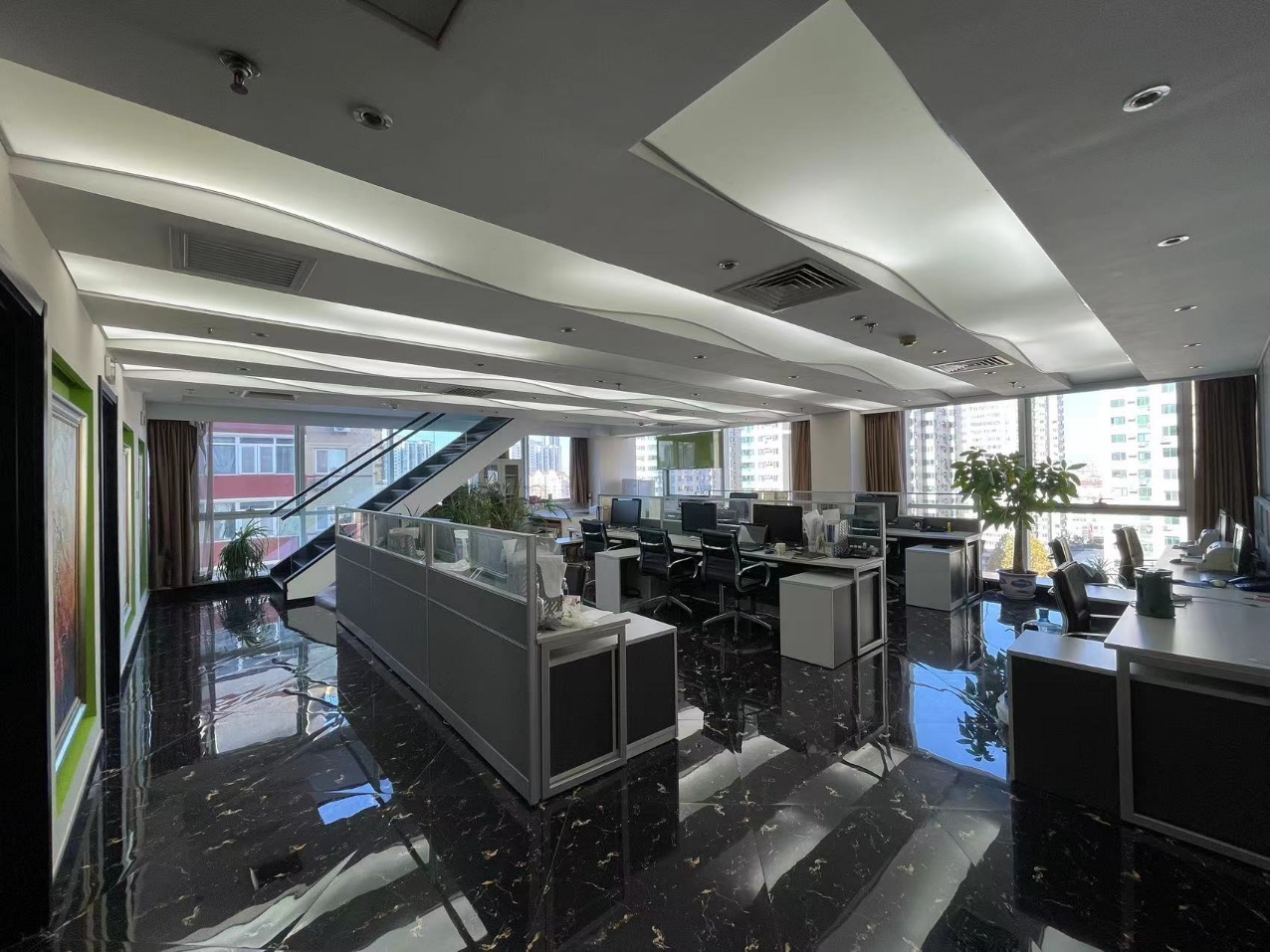 洛克时代中心  550平米  3.5元/天/平米